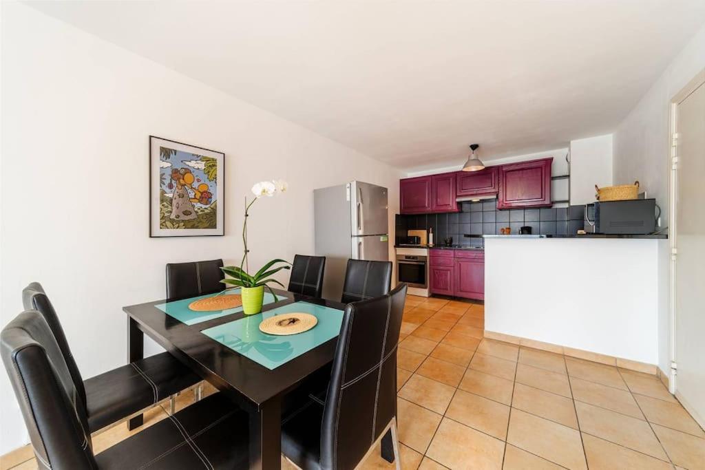 Jade - Appt 2 Chb - 4 Personnes - A 200 M Du Lagon De Saint-Pierre - Residence Avec Belle Piscine Et Parking Prive - Sur Le Front De Mer Et A 2 Pas Du Centre-Ville De St-Pierre Extérieur photo